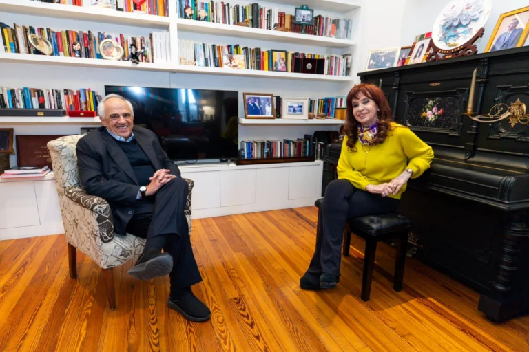 Ernesto Samper visitó a Cristina Fernández y alertó sobre la derechización regional 1 imagen de whatsapp 2025 08 02 a las 16 16 57 9c07dced