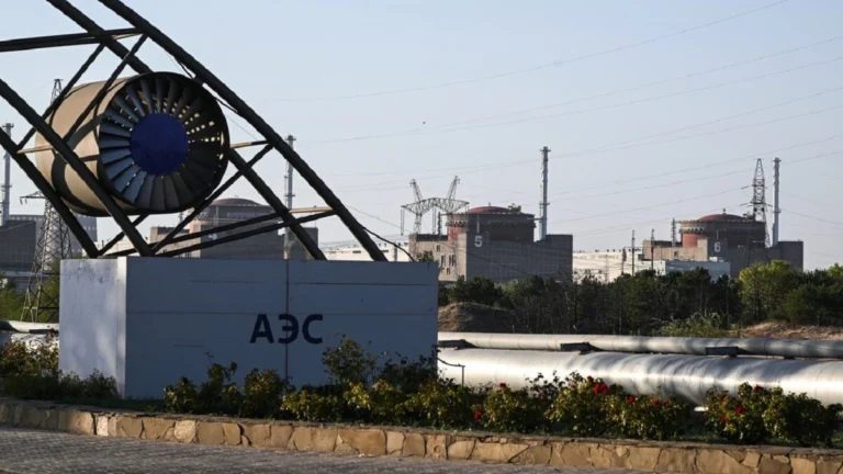 OIEA confirma explosiones tras ataque a central nuclear de Zaporozhie atribuido a Ucrania 1 incendio planta