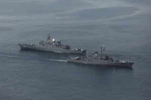 China y Rusia inician el ejercicio naval conjunto "Cooperación Marítima 2025" en el Pacífico 13 irn04 iran russia china defence