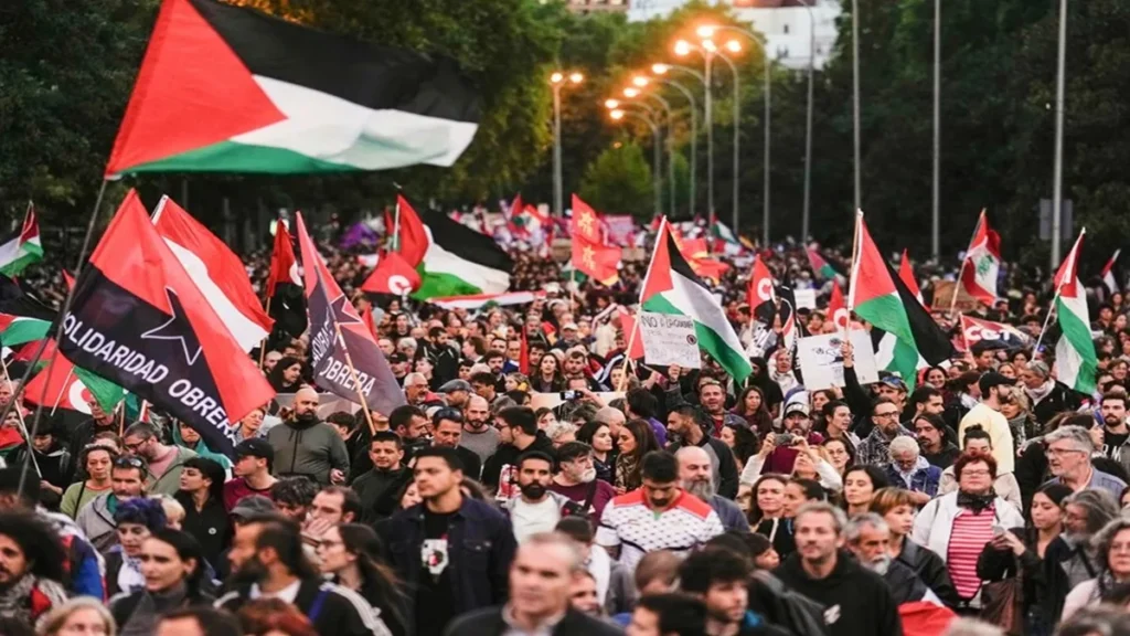 Protestan en Líbano contra plan gubernamental de desarmar a Hezbolá 17 libano efe