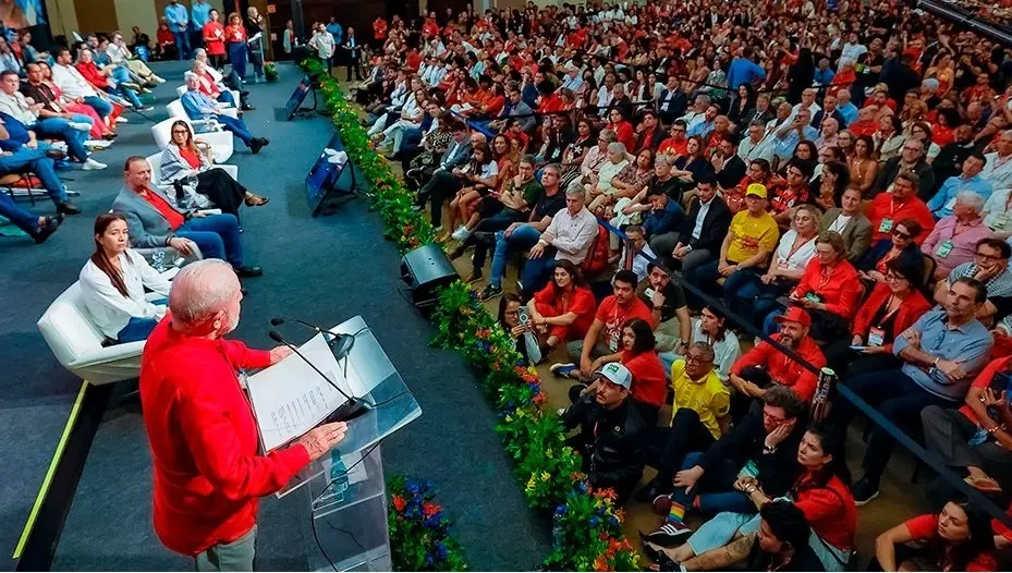 Lula confirma candidatura para 2026 y denuncia vínculos de líderes fascistas con los EE.UU.