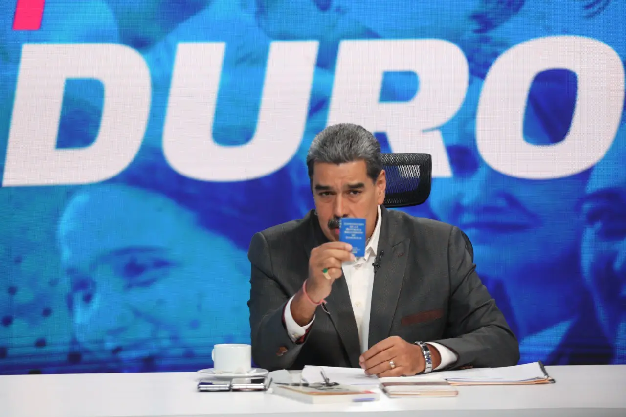 photo 5001525876625616892 y.jpg