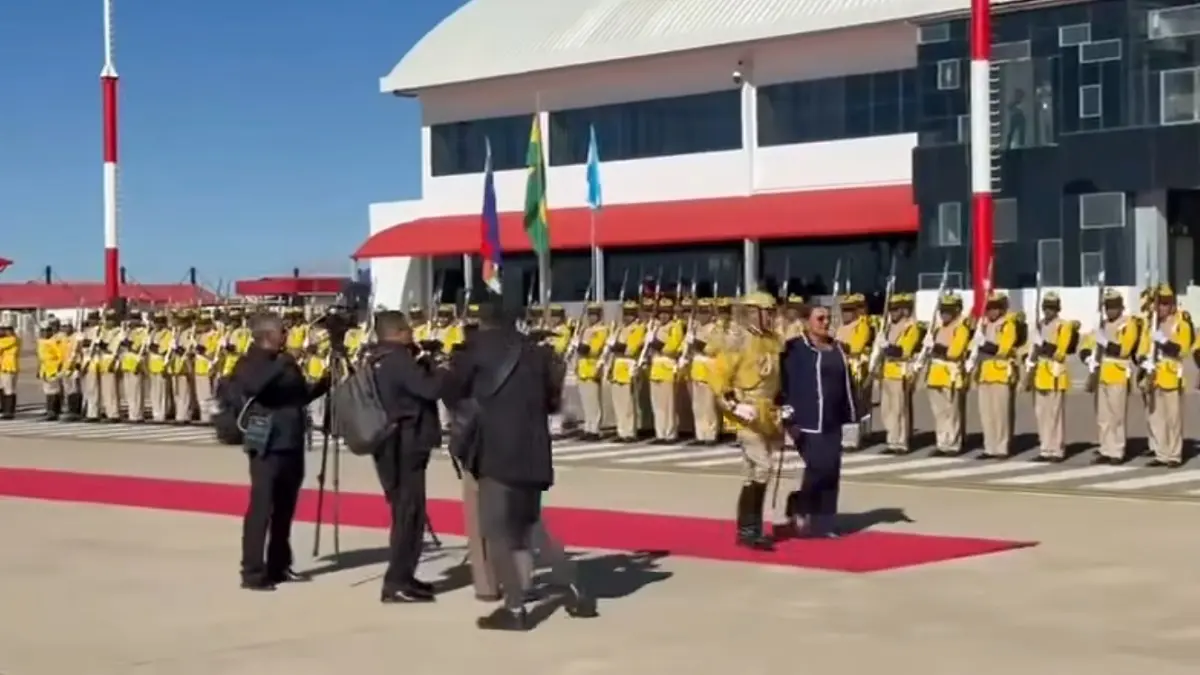 xiomara castro llegada bolivia 1.jpg