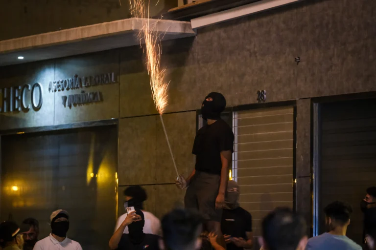 Exigen investigar lazos de partido Vox con líder de grupo neonazi arrestado en Barcelona 1 ym7ssxniv5molmqs2tc7mo3boy