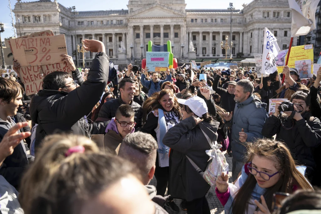 En imágenes: Victoria popular en Argentina por rechazo al veto en discapacidad 4 019