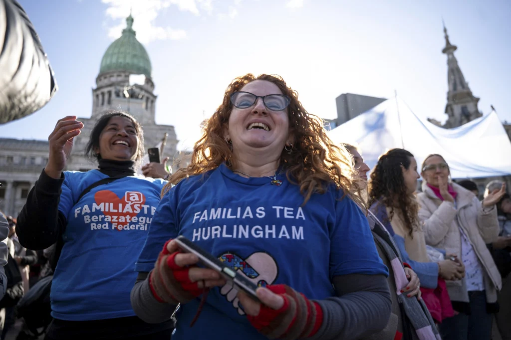 En imágenes: Victoria popular en Argentina por rechazo al veto en discapacidad 15 024