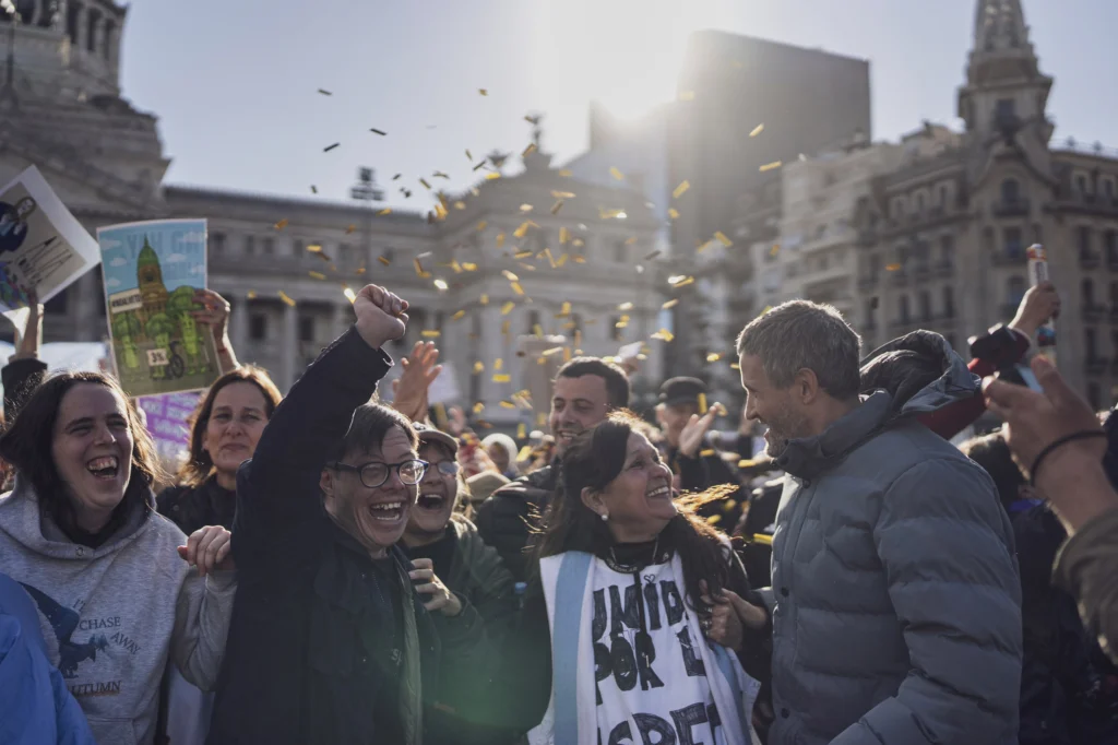 En imágenes: Victoria popular en Argentina por rechazo al veto en discapacidad 12 028