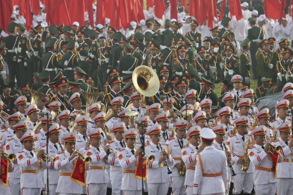 En imágenes: Miles de personas celebran en Vietnam el 80° aniversario de la Independencia 6 0bc8fabc872f51cef082b92de2cca4b6cf47f1cd