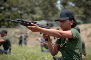 En imágenes: Pueblo venezolano se adiestra en cuarteles militares para defender la paz 18 5057685417289167816