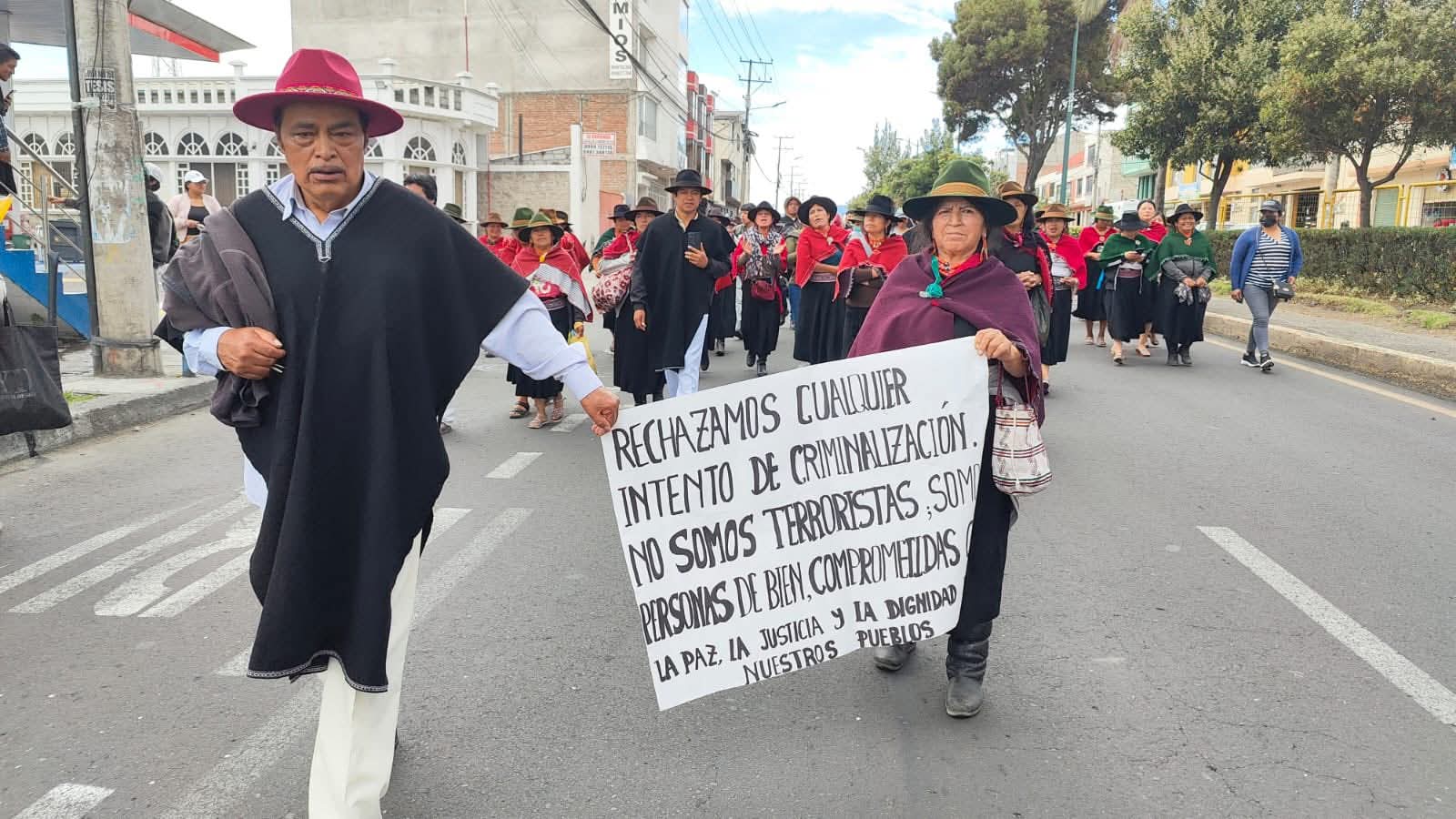 Pueblos indígenas de Ecuador mantienen paro nacional
