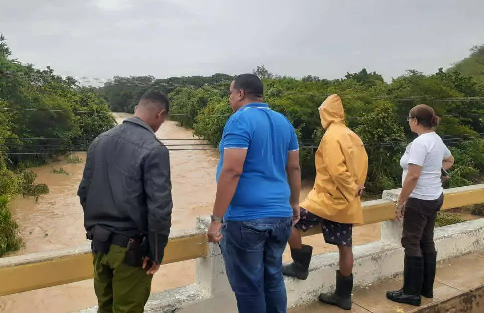 guantanamo lluvias recorrido autoridades.jpg