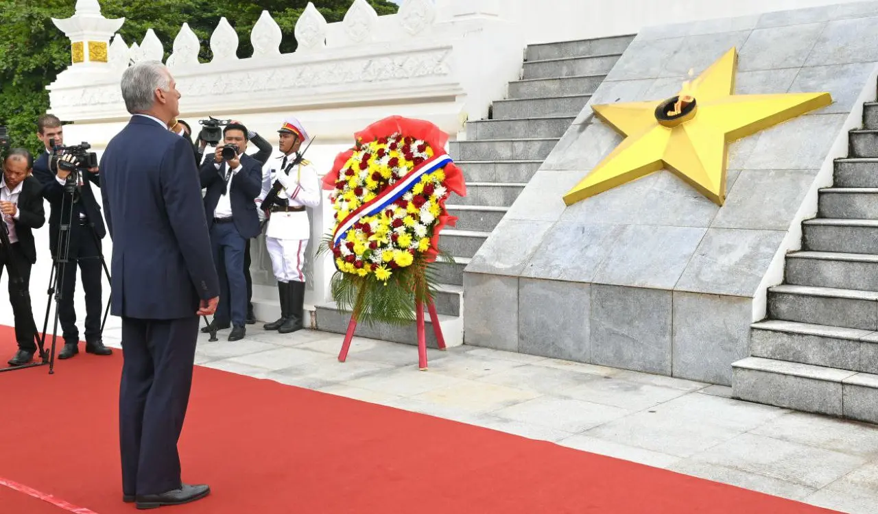 laos diaz canel visita01.jpg