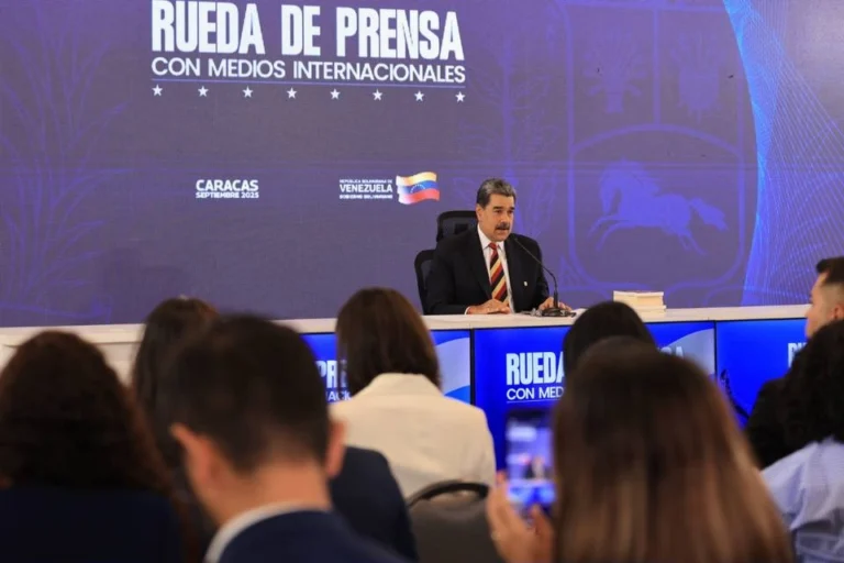 maduro conferencia ante medios de prensa internacional