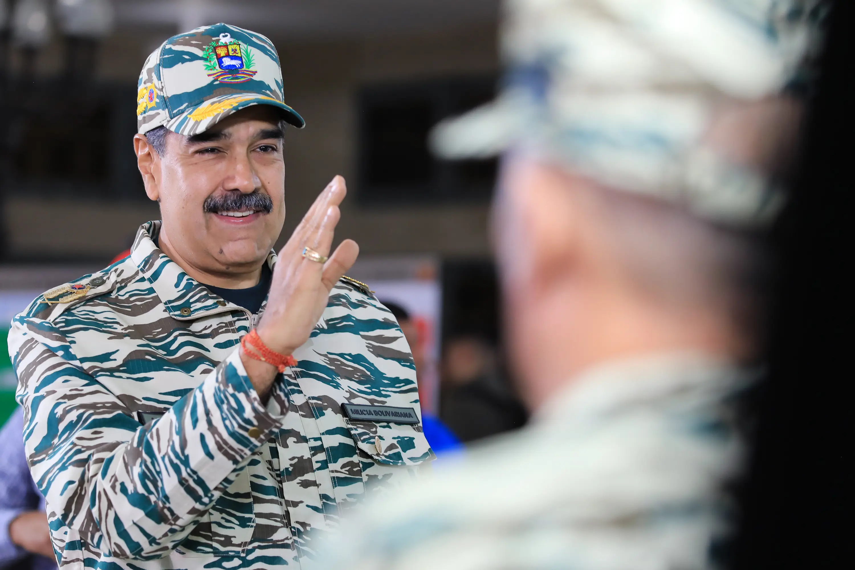maduro saluda.jpg