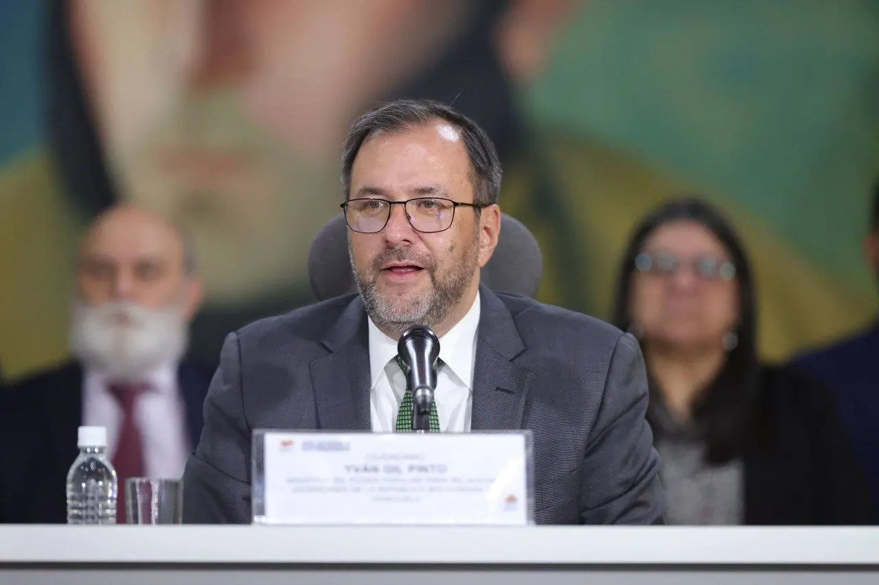 photo 4963493095110979877 y.jpg