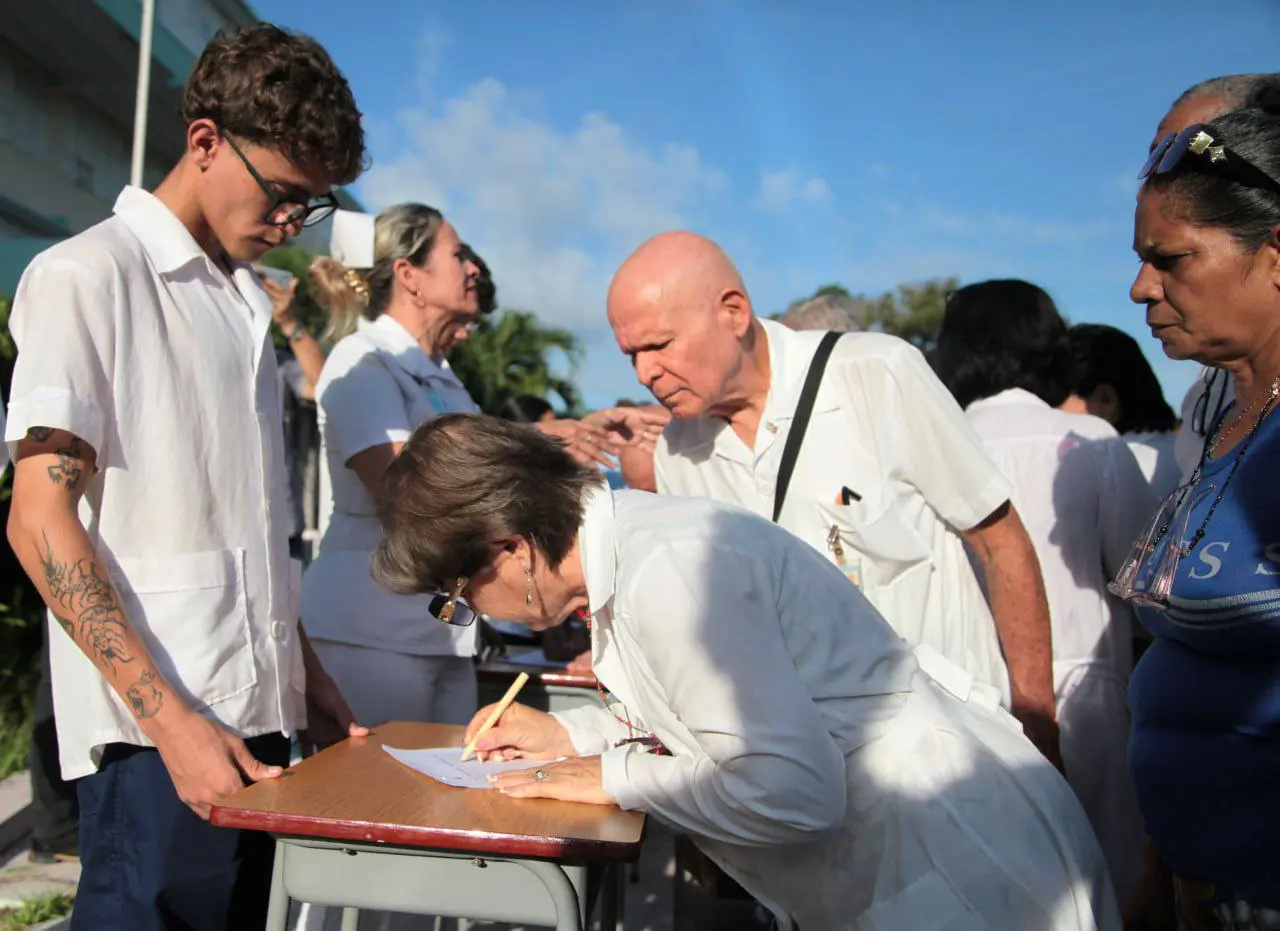 photo 5089483529791408980 y.jpg