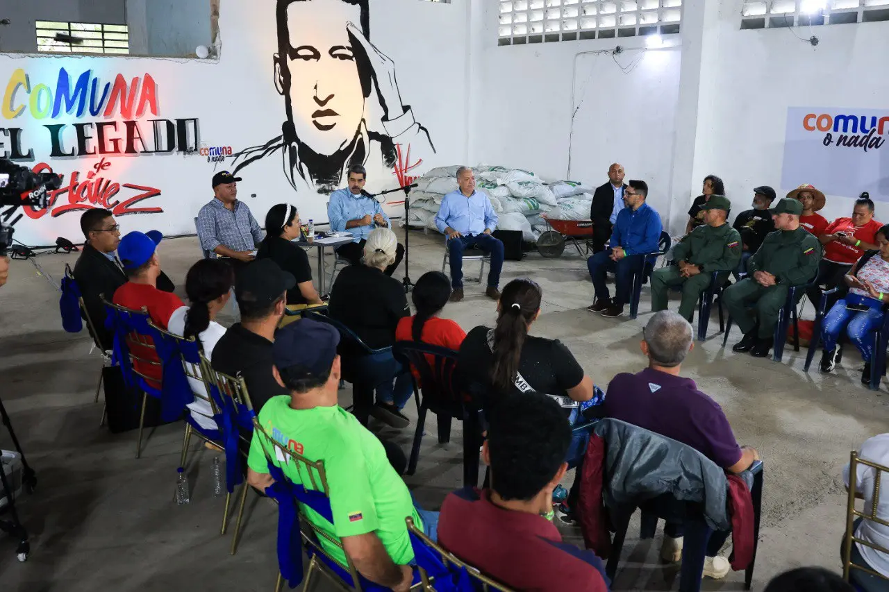 photo 5091570188112563012 y.jpg