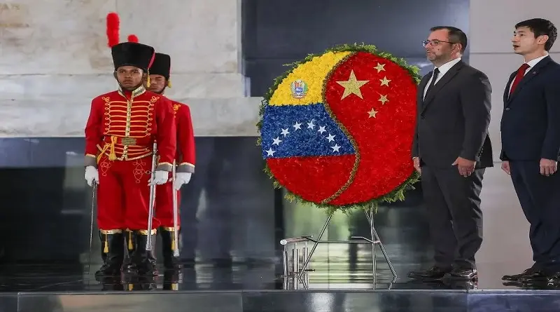 Venezuela y China rinden homenaje a Bolívar en los 80 años de la Gran Victoria Patria 2 saveclip app 449335937 444214535078305 4121986382993503647 n.jpg