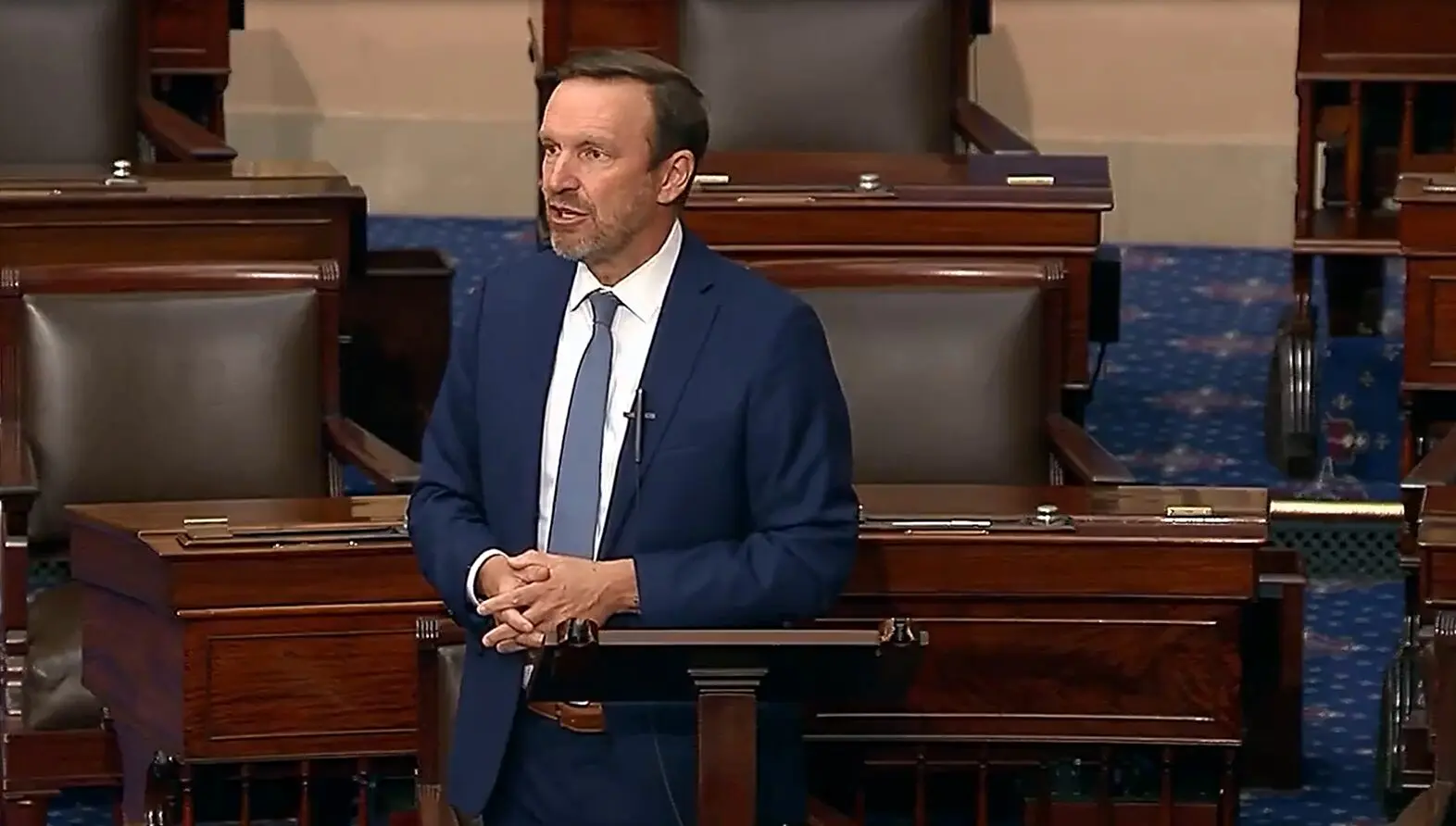 senador chris murphy.jpg