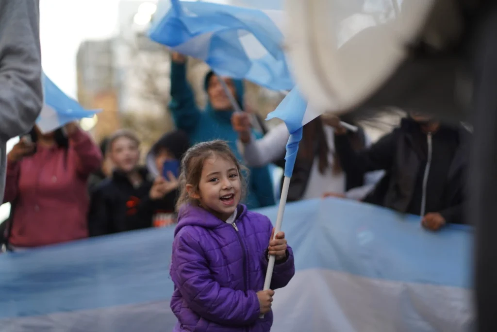 En imágenes: Argentinos celebran victoria peronista en legislativas de Buenos Aires 2 En imágenes: Argentinos celebran triunfo peronista en legislativas de Buenos Aires