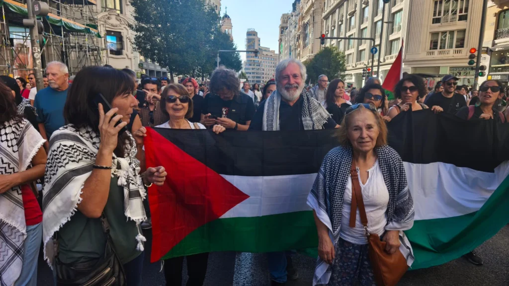En imágenes: Protestas contra el genocidio en Gaza logran suspender última etapa de la Vuelta Ciclista a España