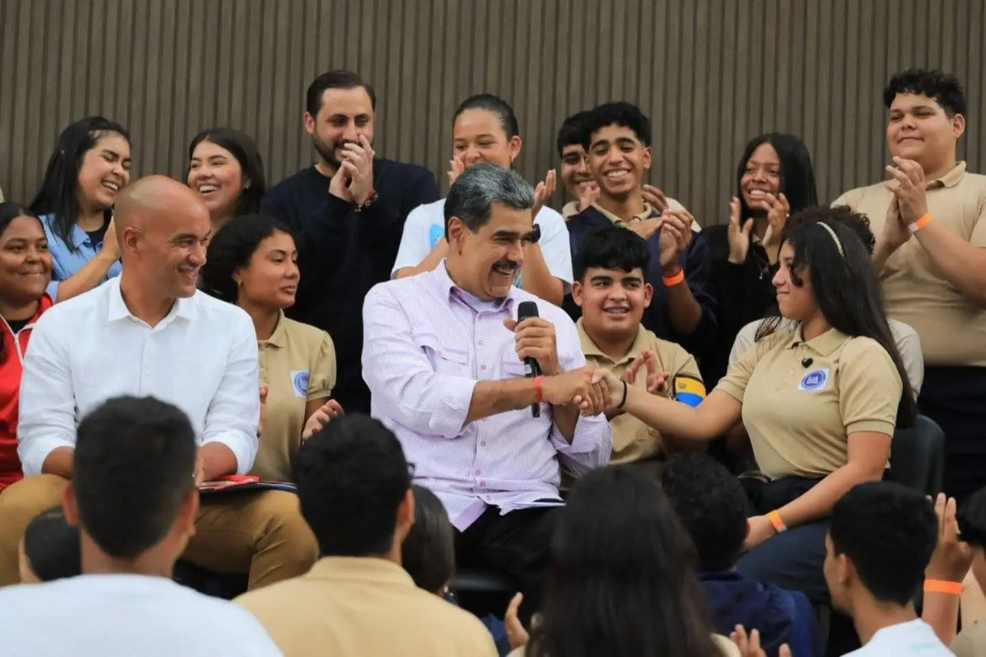 Presidente Nicolás Maduro lidera inicio del año escolar 2025-2026 en Venezuela - teleSUR