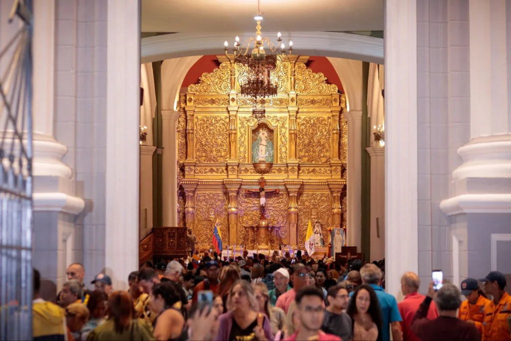 Venezolanos celebran santa vigilia previa a canonización de sus primeros santos 2 Venezolanos celebran santa vigilia previa a canonización de sus santos
