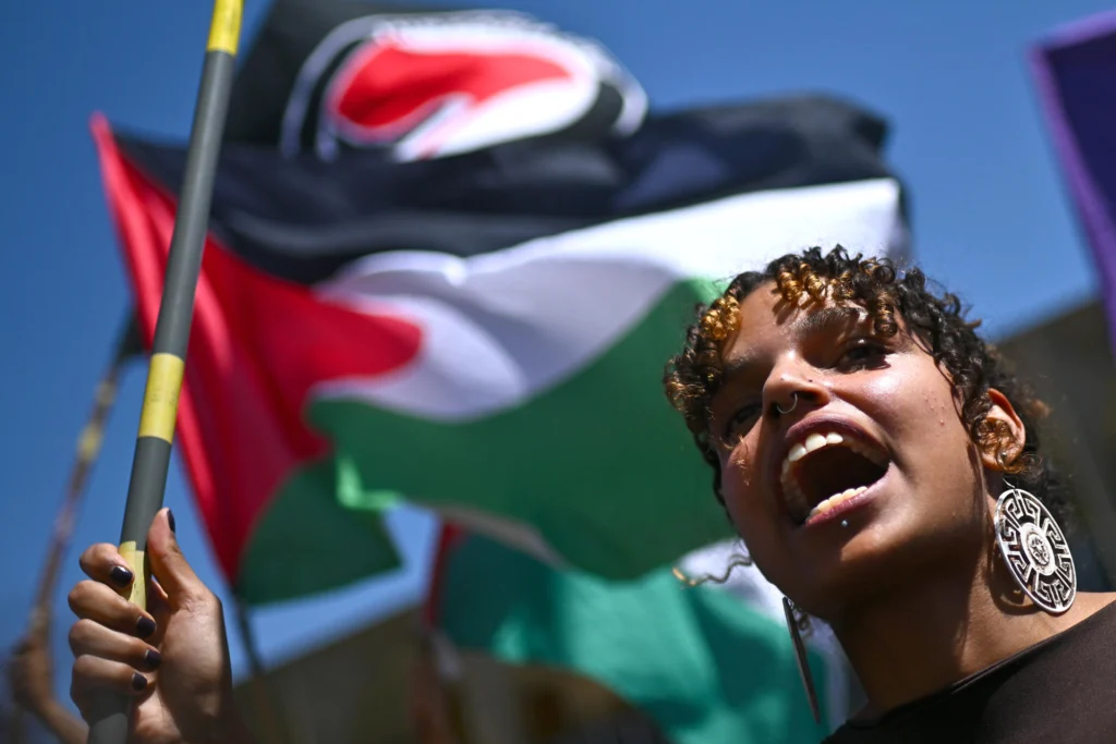 En imágenes: Manifestaciones globales exigen liberación de activistas de la Flotilla Global Sumud 2 677fcf58fdbf966b892256ffb9c6cf8dc52c1cb7w 1
