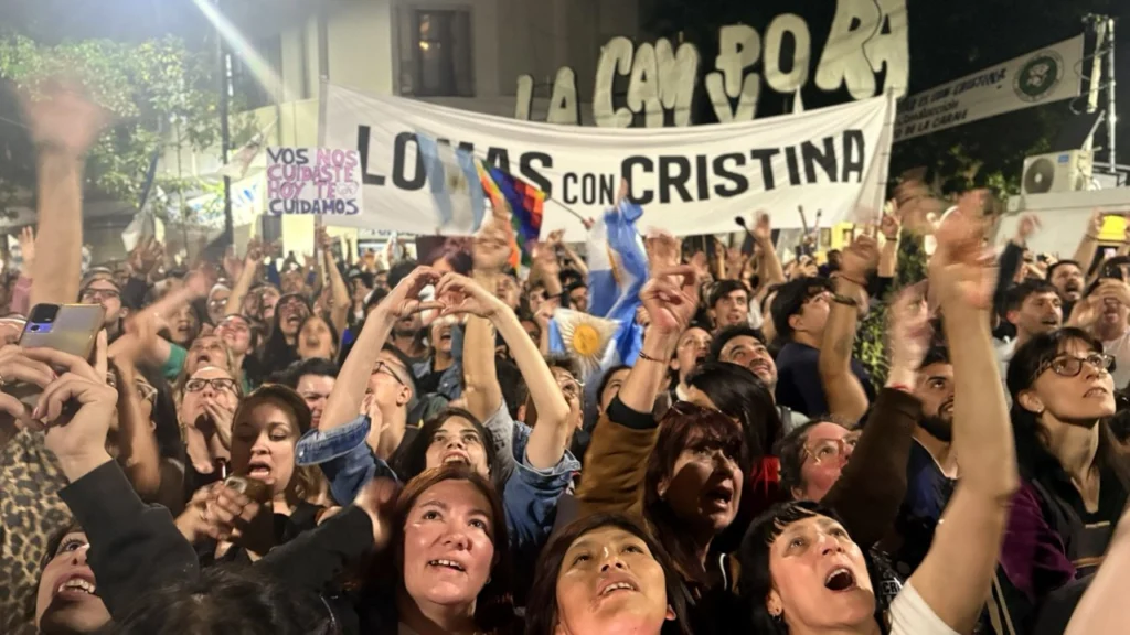 Día de la Lealtad Peronista: Movilizan a la casa de Cristina Fernández 5 a5a0516a 2d86 4bf8 8324 dbdee02934ca