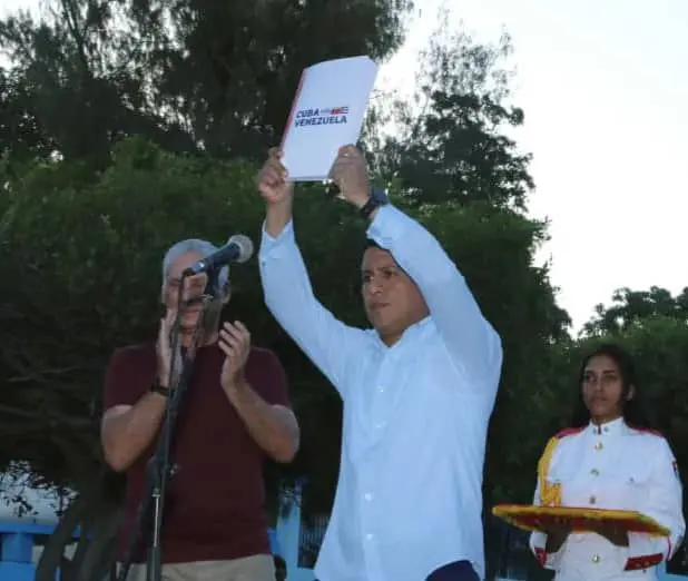 Más de 50.000 cubanos se movilizan en respaldo a Venezuela ante agresiones de los EE.UU. 5 acto venezuela 4a.jpg