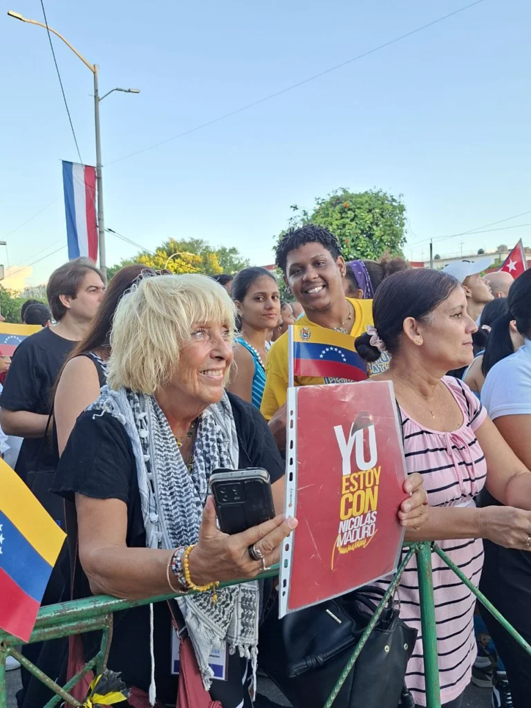 Más de 50.000 cubanos se movilizan en respaldo a Venezuela ante agresiones de los EE.UU. 9 acto venezuela 8