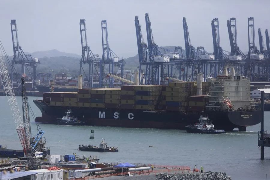 Panamá: encuesta revela rechazo a intervención de EE.UU. en el Canal 3 buque carga canal panama