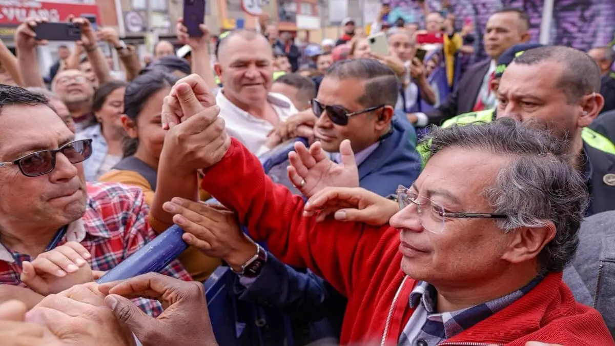 Petro Advocates for Renaming Colombia's Broad Front to 