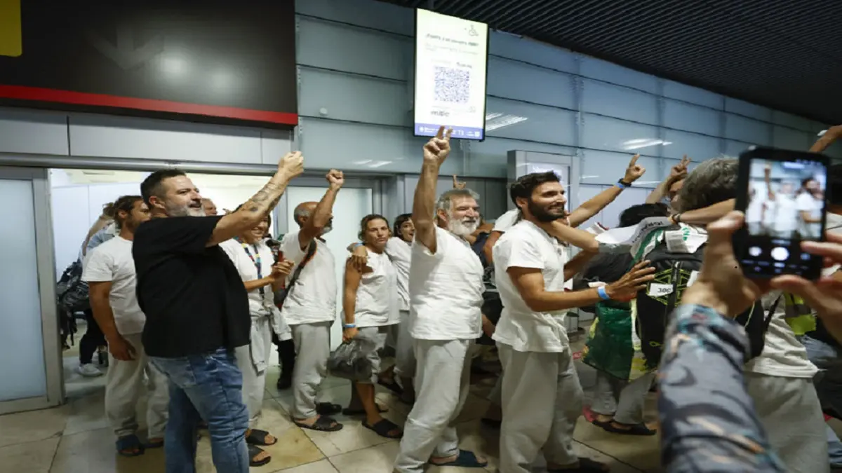 deportados espana flotilla foto efe.jpg