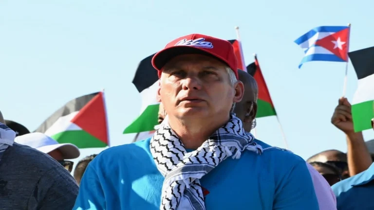 Cuba exige libertad de activistas de Flotilla Sumud secuestrados por Israel 1 diaz canel kufiya palestina foto presidencia de cuba