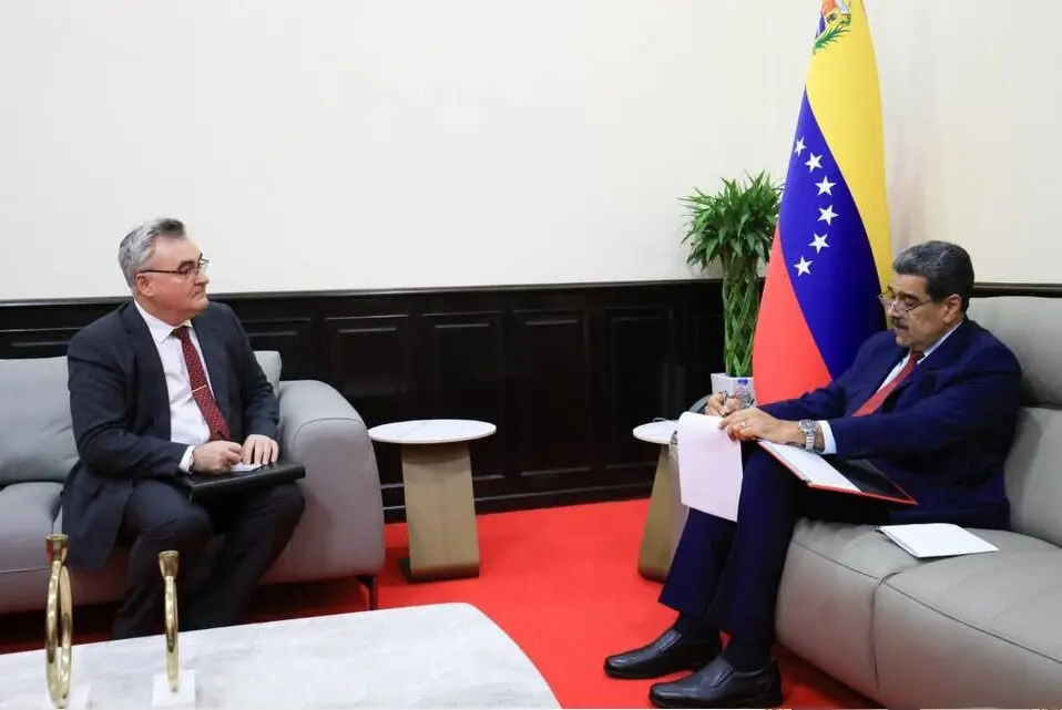 Presidente Maduro firma Ley del Tratado de Asociación Estratégica con Rusia 39 firma.jpg