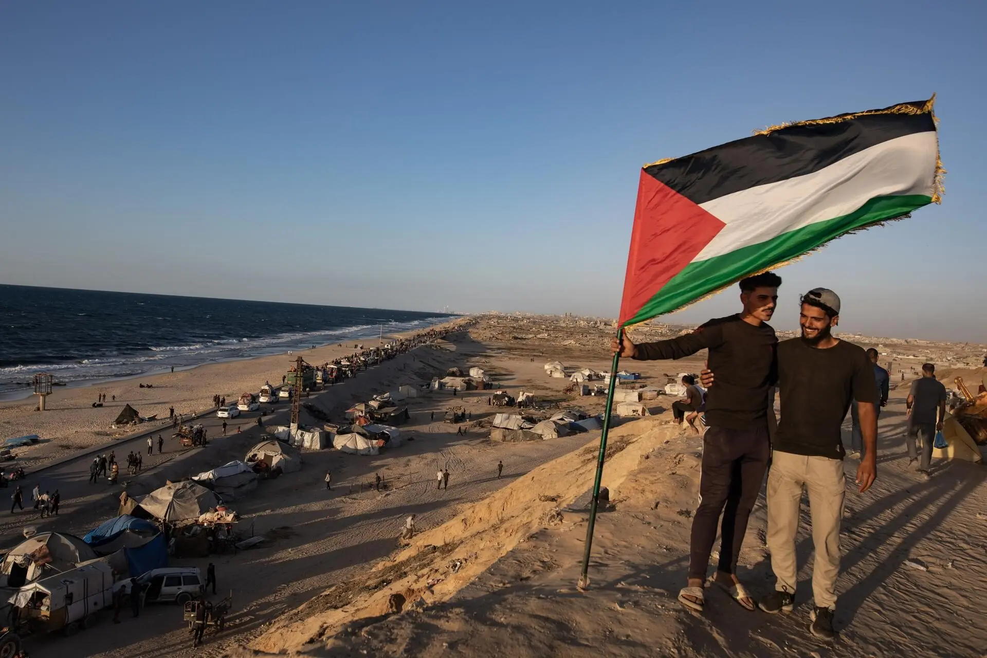 Palestinos inician retorno a hogares en medio de escombros, image size:1920x1280