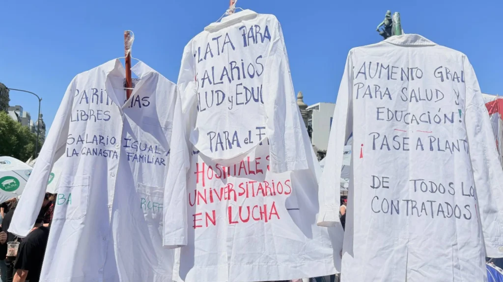 En imágenes: Movilización en Argentina contra veto de Milei a Ley de emergencia pediátrica 3 imagen de whatsapp 2025 10 02 a las 13 59 28 41dd3356