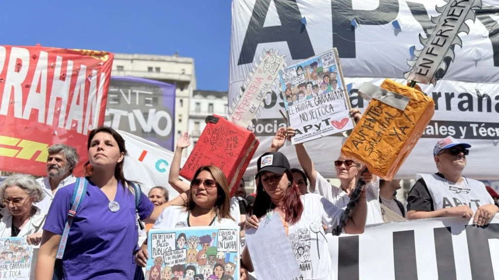 En imágenes: Movilización en Argentina contra veto de Milei a Ley de emergencia pediátrica 2 imagen de whatsapp 2025 10 02 a las 13 59 28 96d8472b