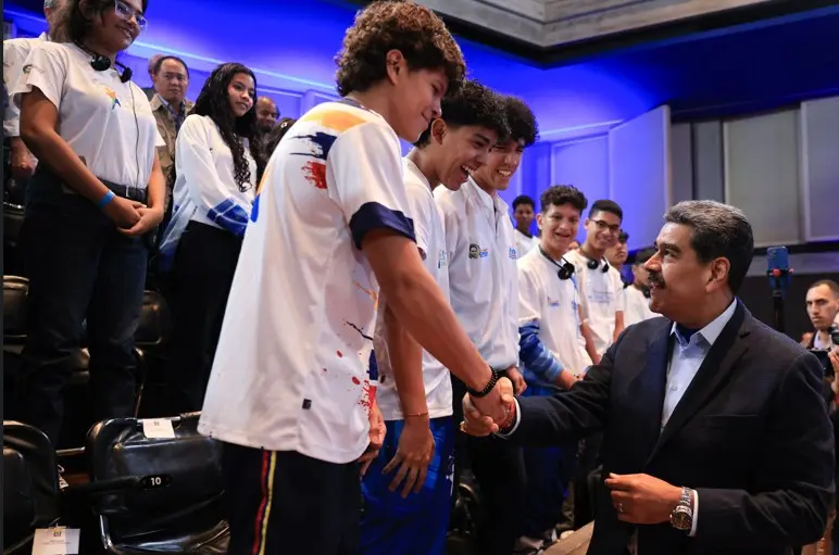 maduro jovenes 2.jpg