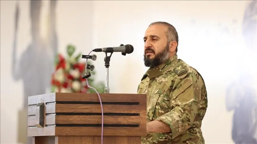 Fuerzas kurdas y autoridades sirias alcanzan tregua tras combates en Alepo 2 ministro defensa siria murhaf abu qasra foto aa.jpg