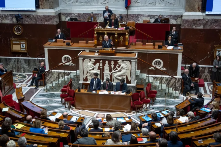 mocion censura francia