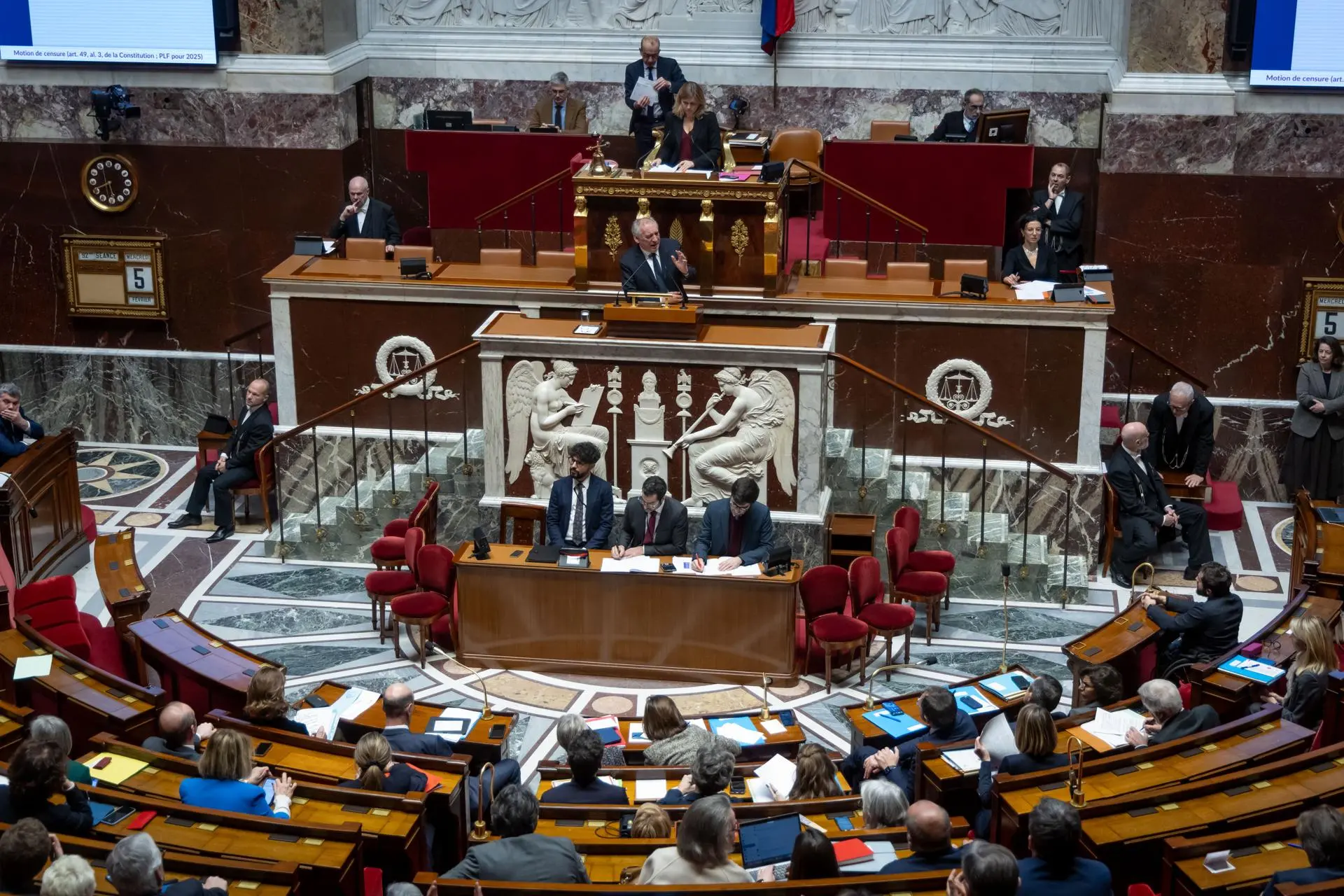 mocion censura francia