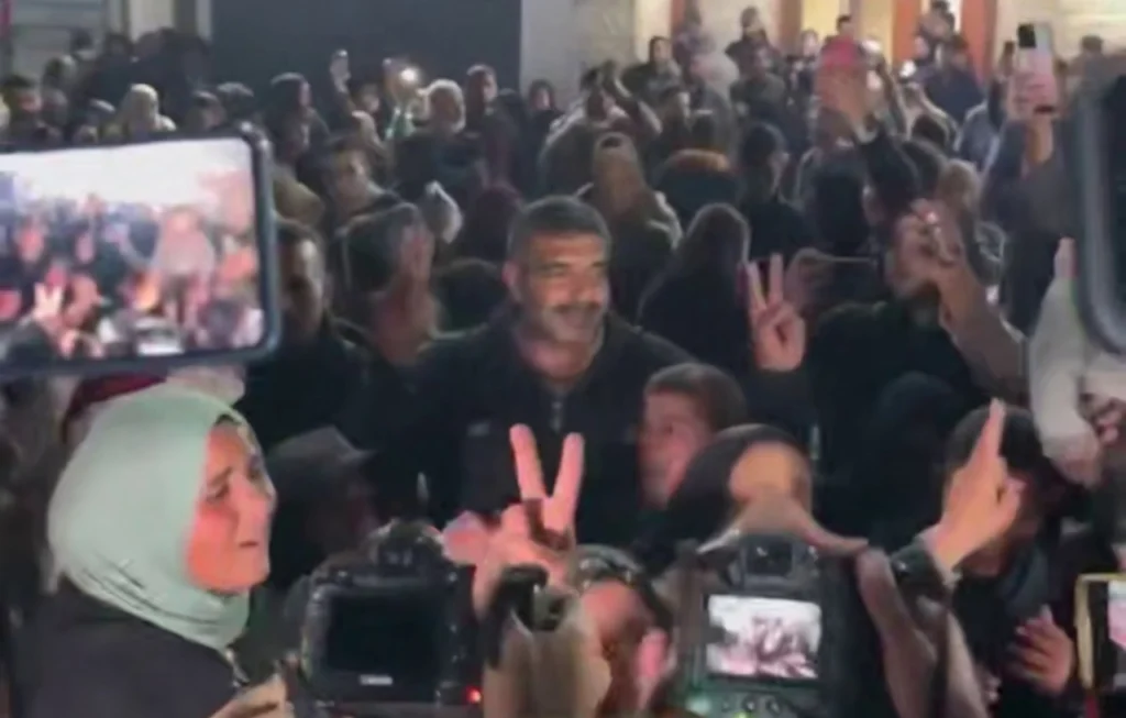 Palestinos celebran acuerdo para poner fin al genocidio en la Franja de Gaza 17 palestina festejos201