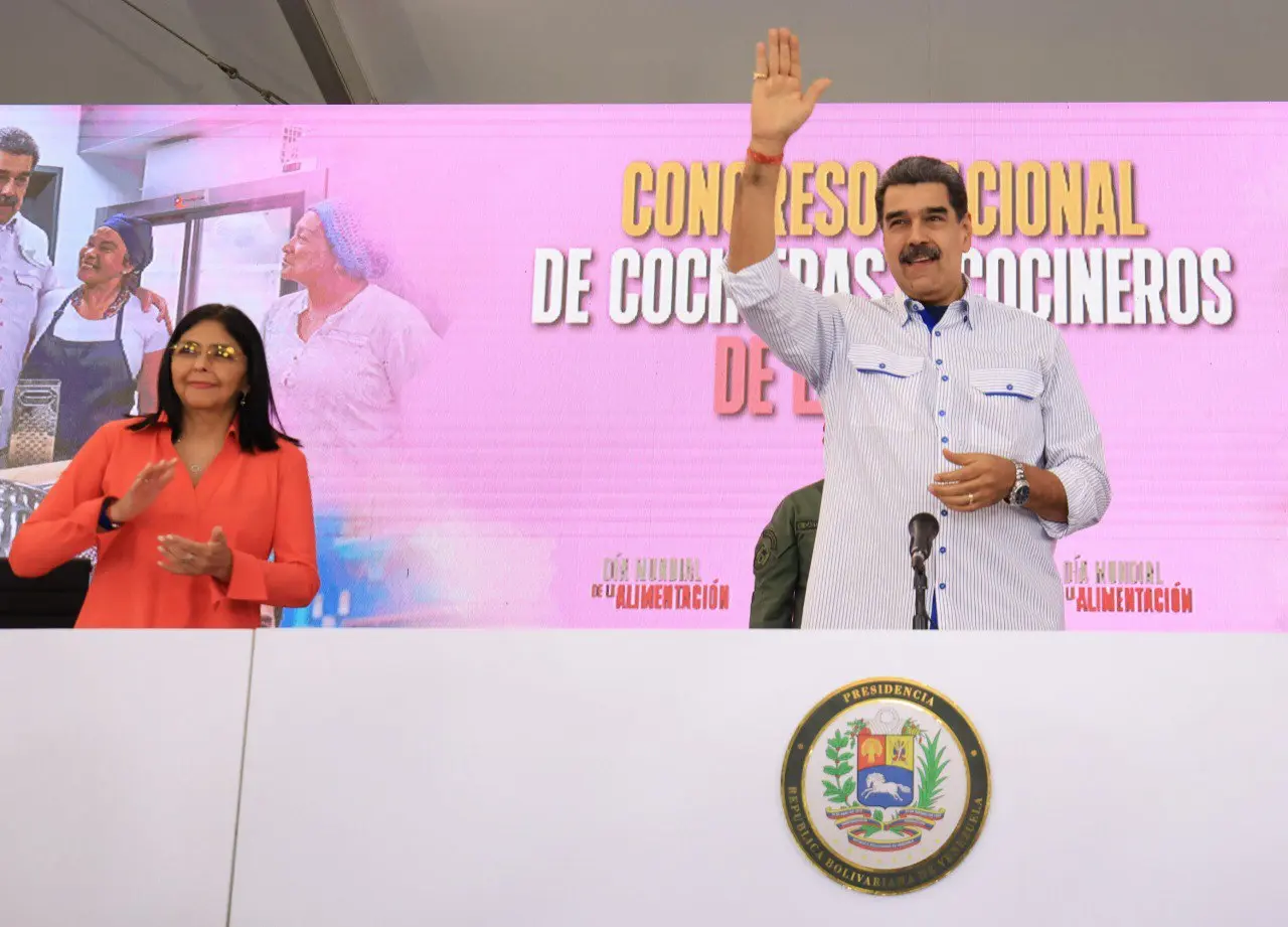 photo 5154738316539267950 y.jpg