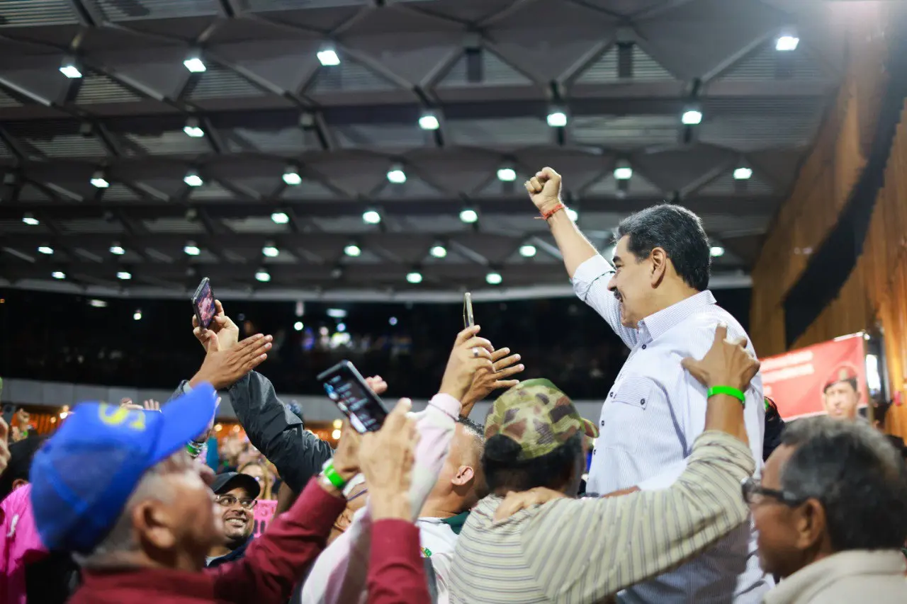 photo 5176897328424618790 y.jpg