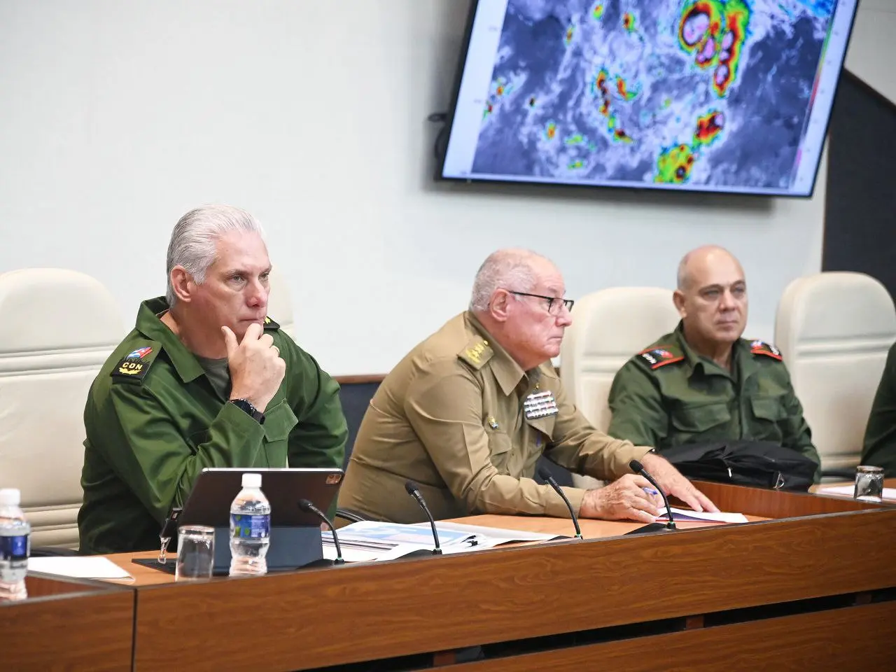 photo 5185929979655555998 y.jpg