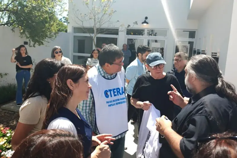 Cantautor cubano Silvio Rodríguez visita a la expresidenta argentina Cristina Fernández 3 ta 2.jpg