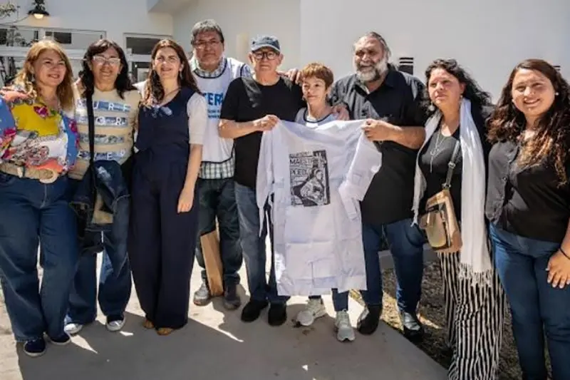 Cantautor cubano Silvio Rodríguez visita a la expresidenta argentina Cristina Fernández 2 ta.jpg