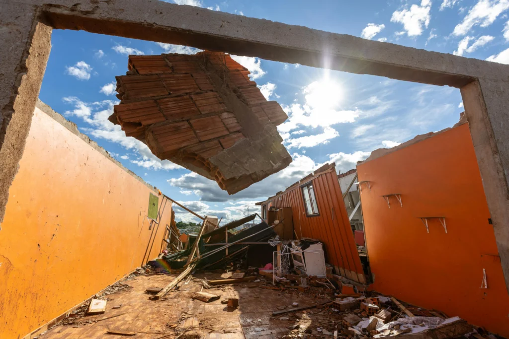 Brasil: Declaran calamidad pública en Rio Bonito do Iguaçu tras paso de un devastador tornado 4 1451b04e7929f0583e53bbb08efa888786aff5f7w